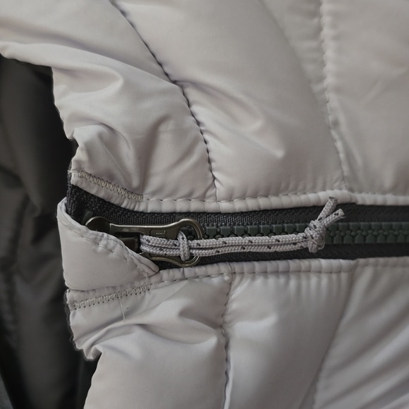 Columbia Women's Two-Tone Gray Puffer Jacket - Size L - Picture 5 of 12